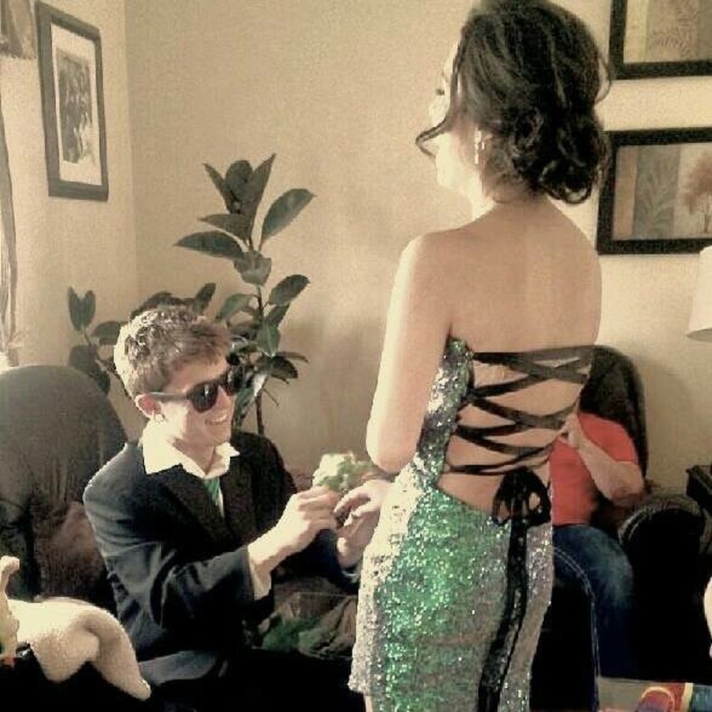Prom dress - Picture 1 of 3